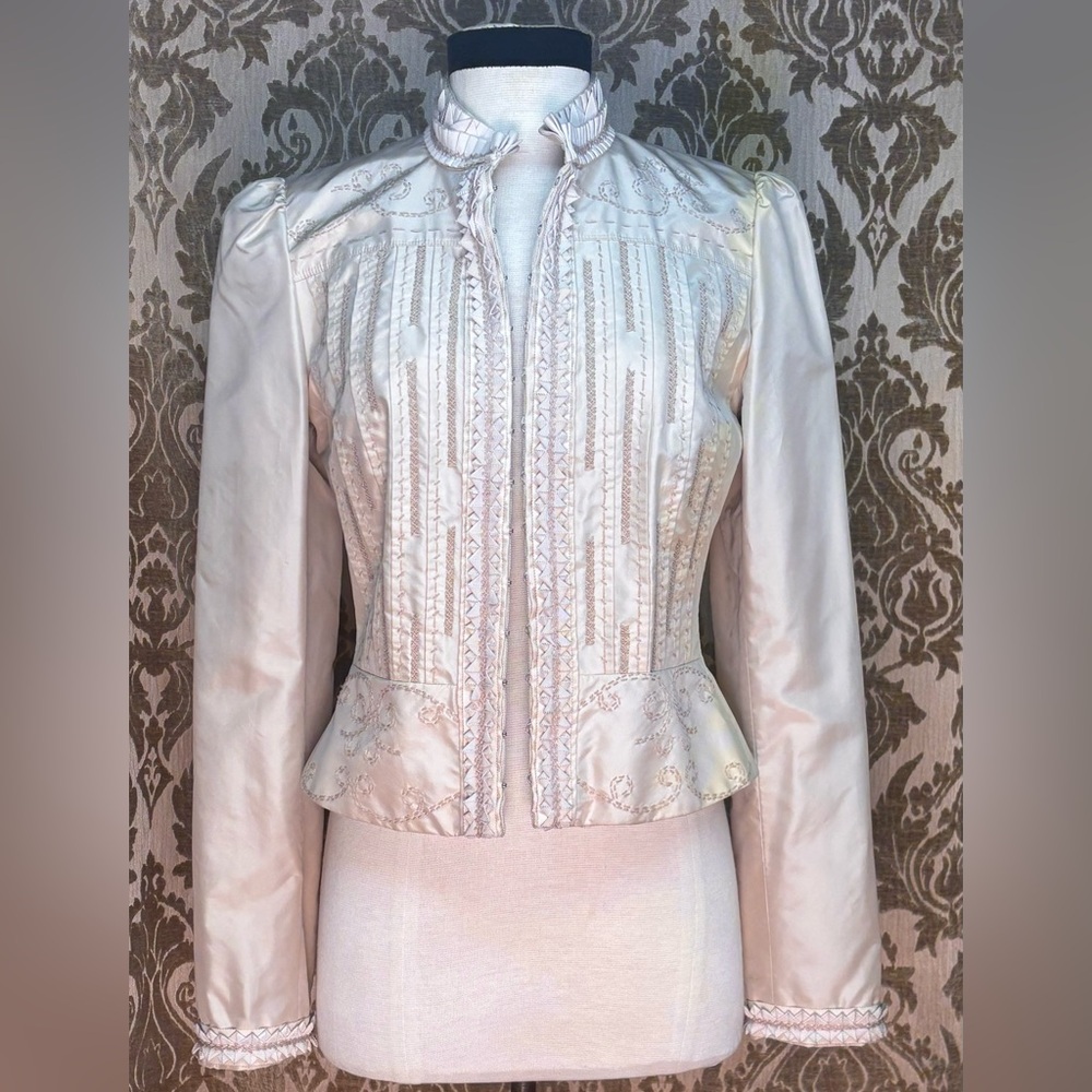 Gorgeous Elie Tahari Cream / Khaki Embroidered Jacket